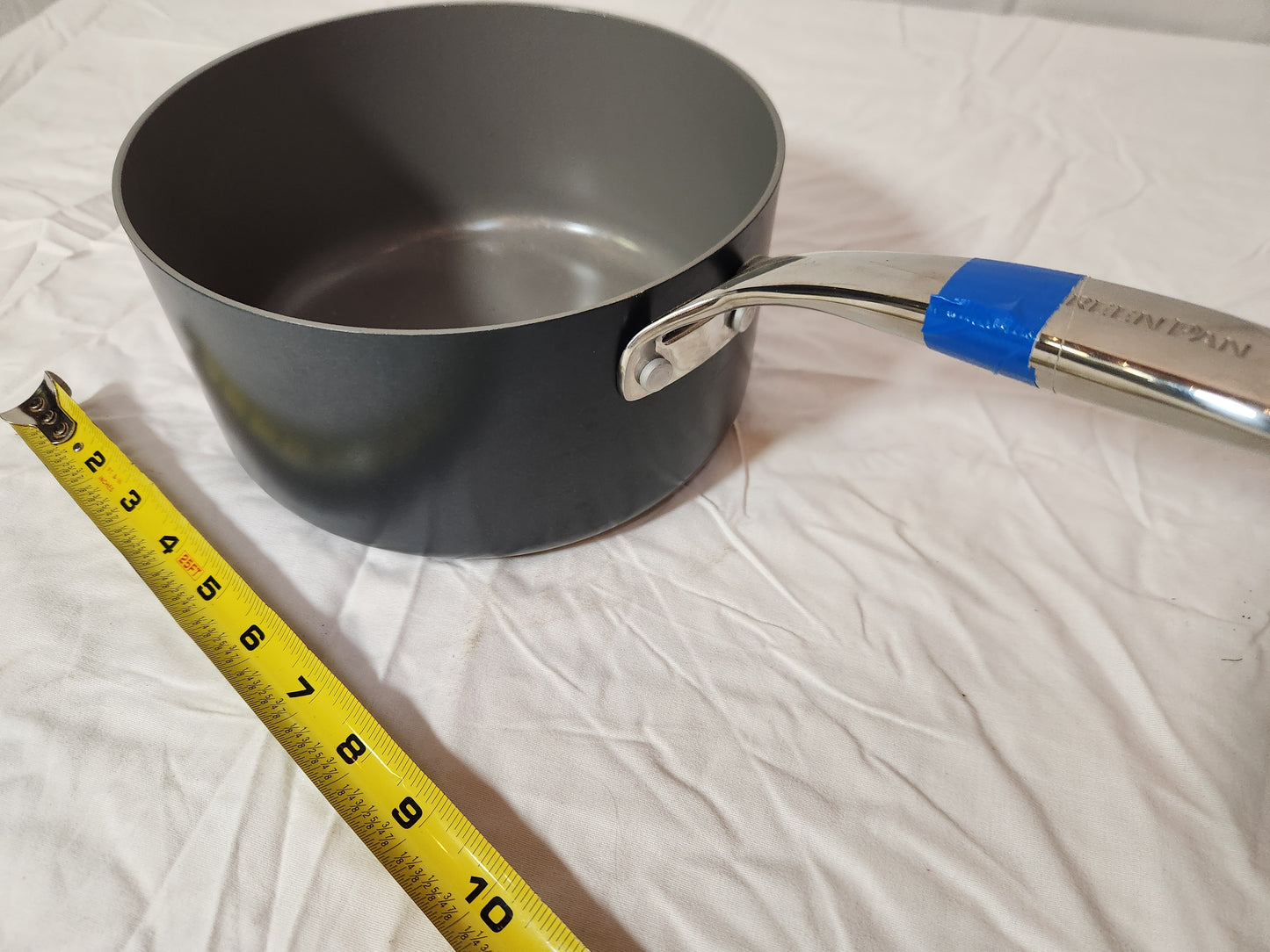 🍳 Non-Stick 2-Quart Saucepan with Stainless Steel Handle (Approx. 7-Inch Diameter)