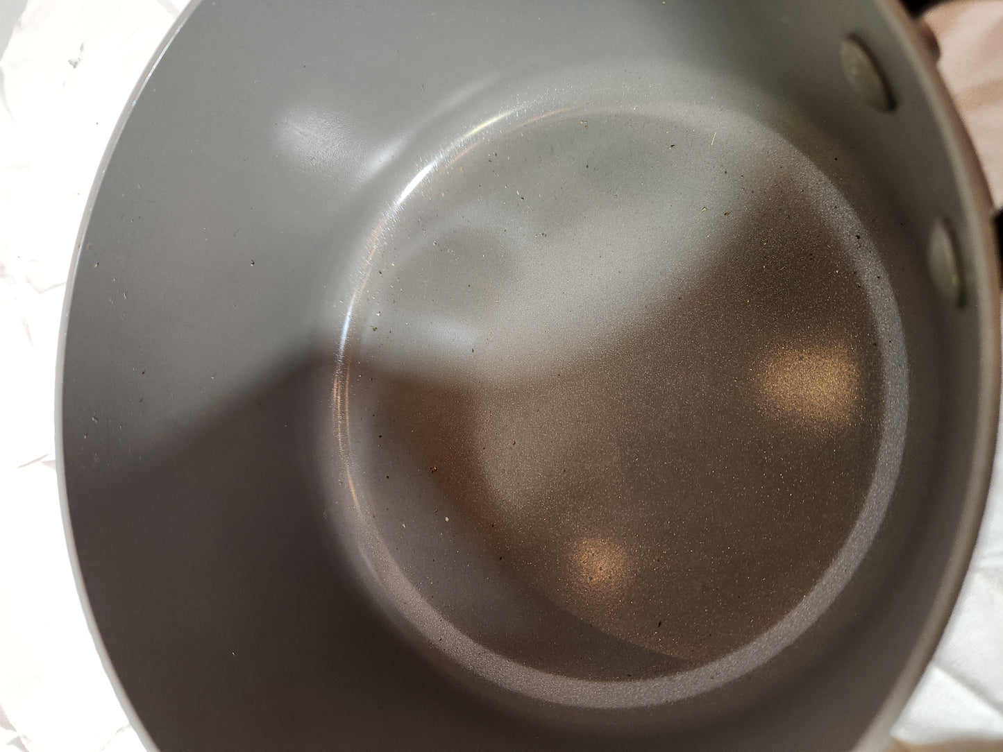 🍳 Non-Stick 2-Quart Saucepan with Stainless Steel Handle (Approx. 7-Inch Diameter)