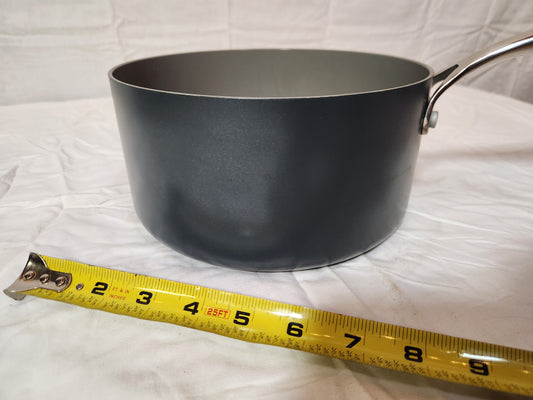 🍳 Non-Stick 2-Quart Saucepan with Stainless Steel Handle (Approx. 7-Inch Diameter)